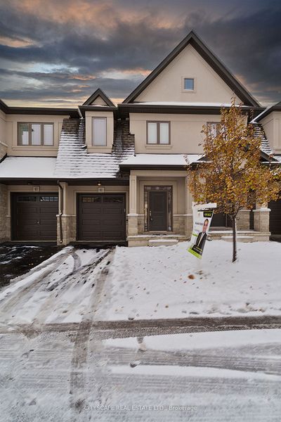 Townhouse In Central Hamilton Mountain