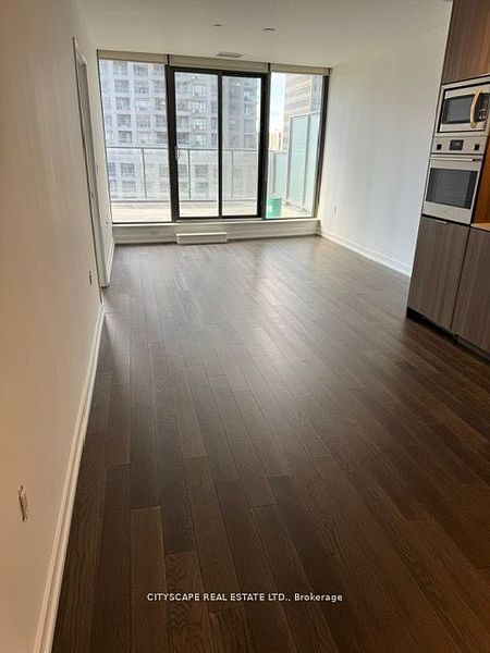 Beautiful Condo with Large Terrace for lease