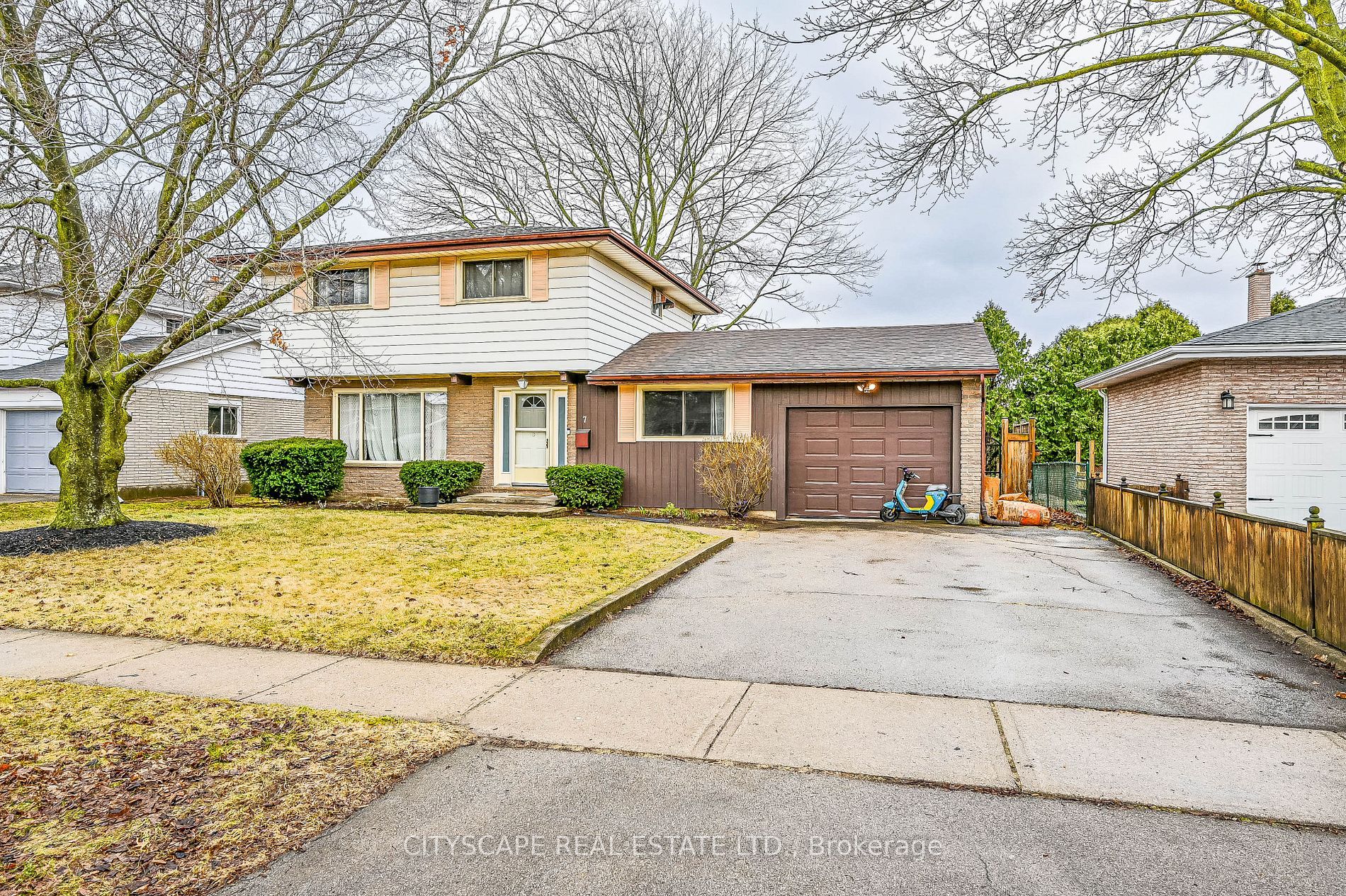 DETACHED FOR SALE IN BRANTFORD