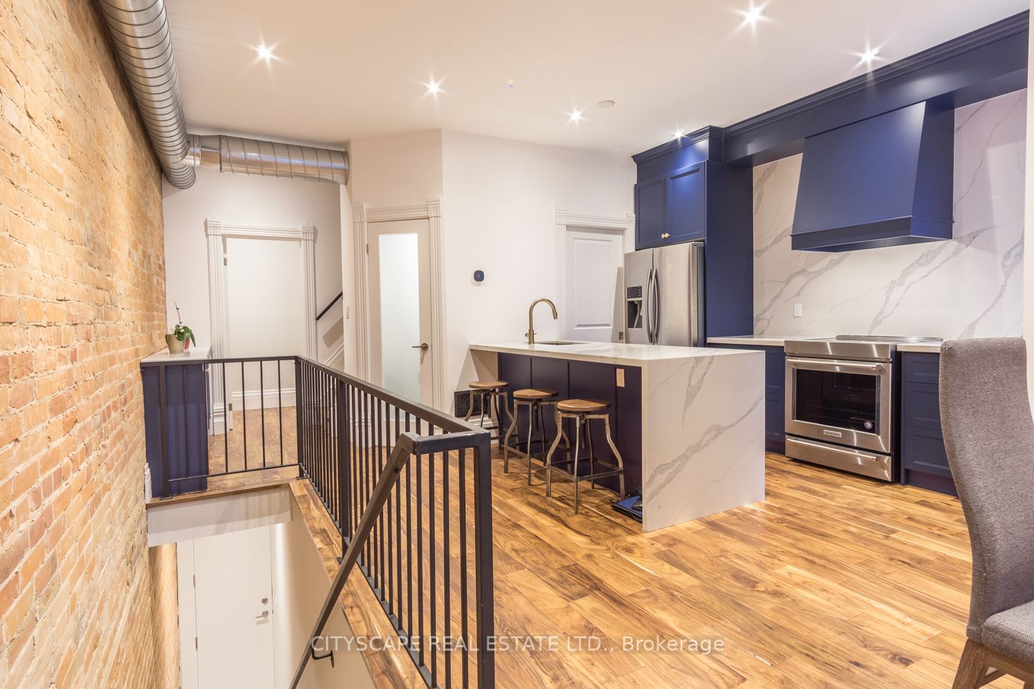 FOR LEASE / RENT IN TORONTO