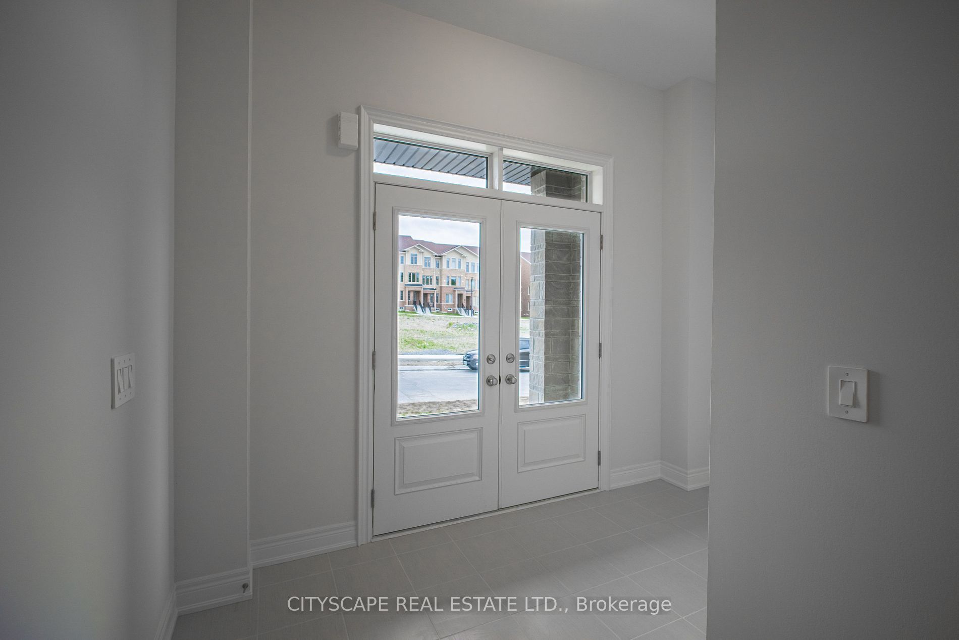 FOR LEASE / RENT IN PICKERING