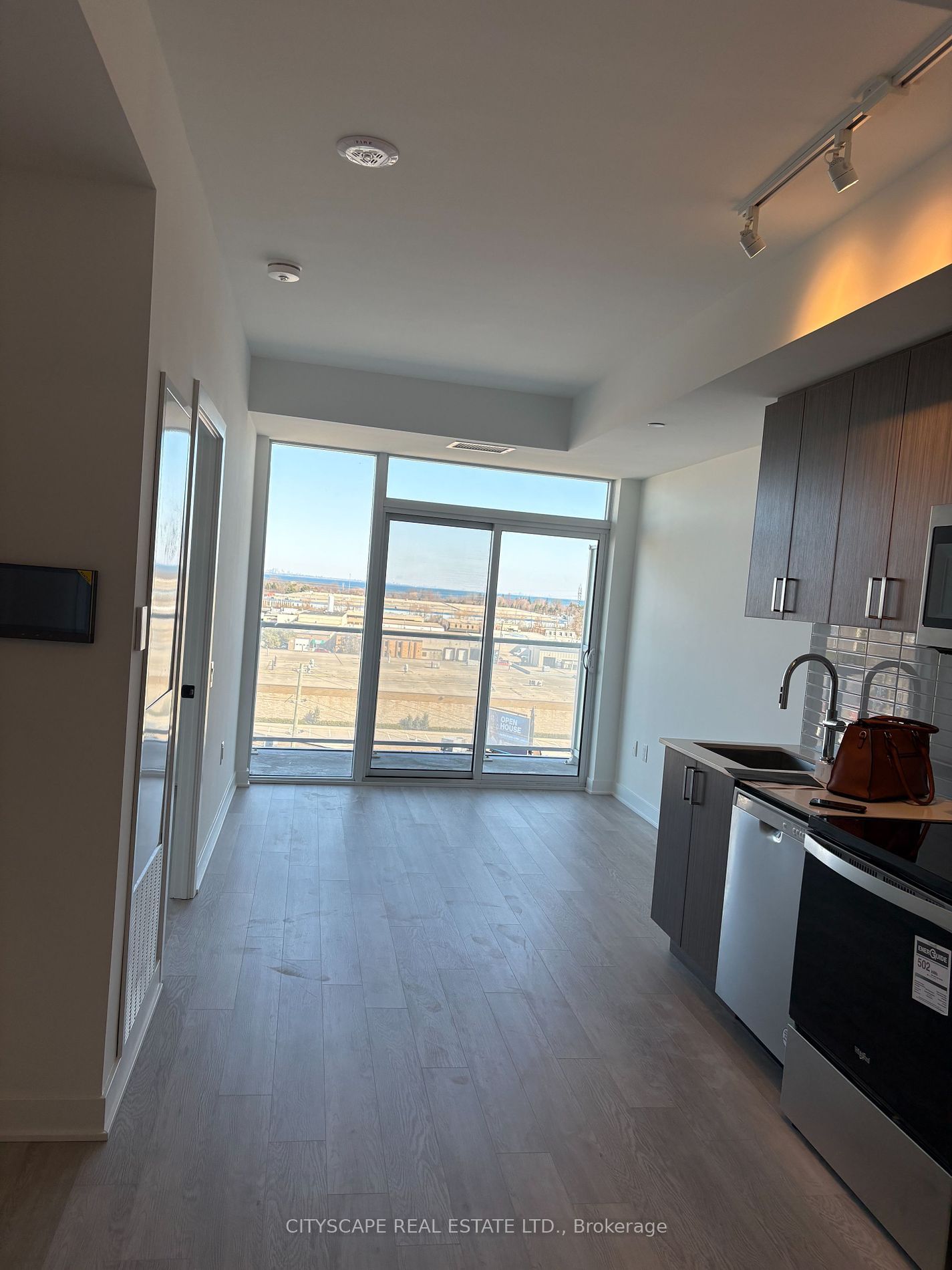 APARTMENT FOR LEASE / RENT IN HAMILTON