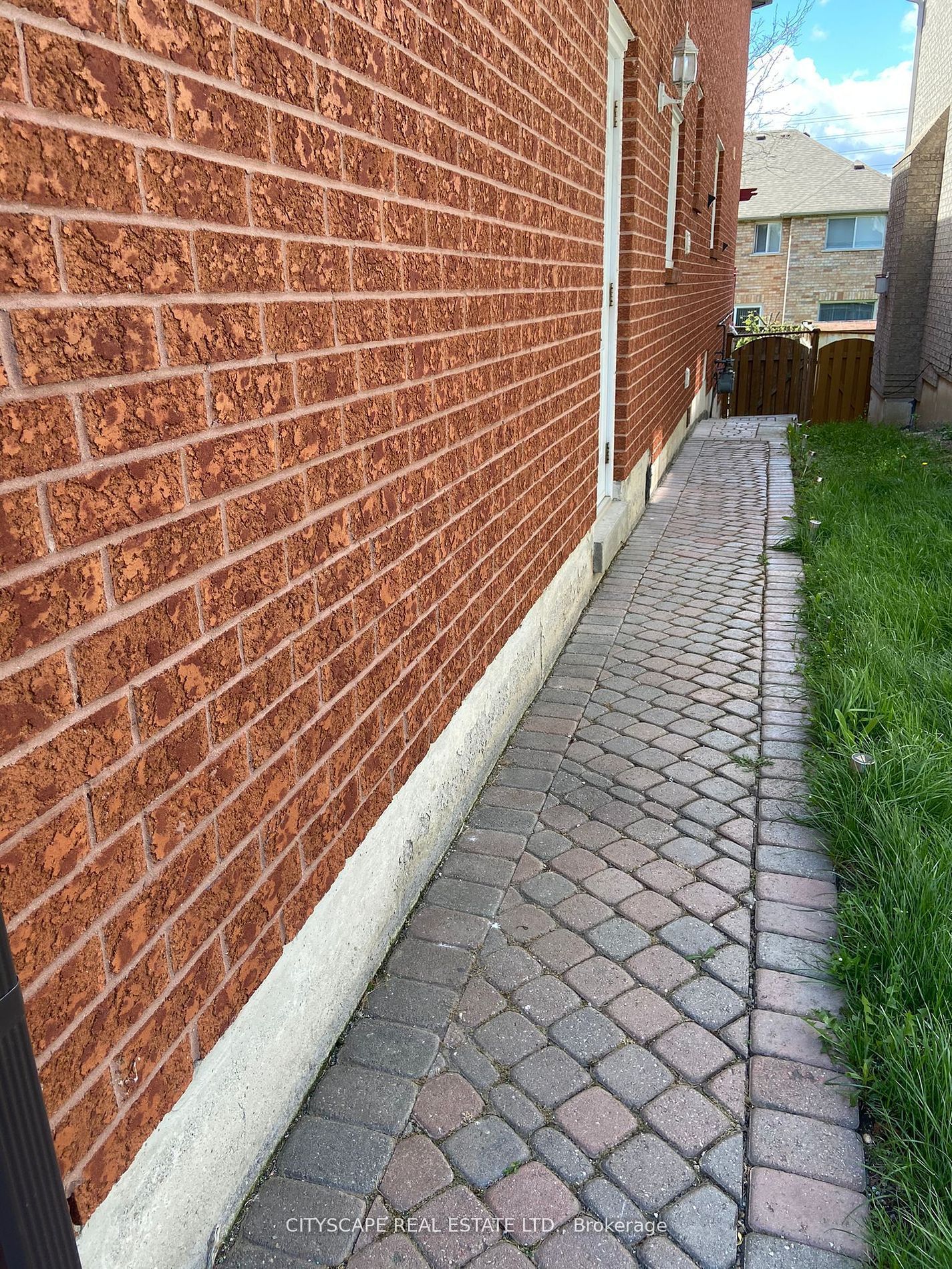 2 BEDROOM BASEMENT FOR LEASE IN MISSISSAUGA