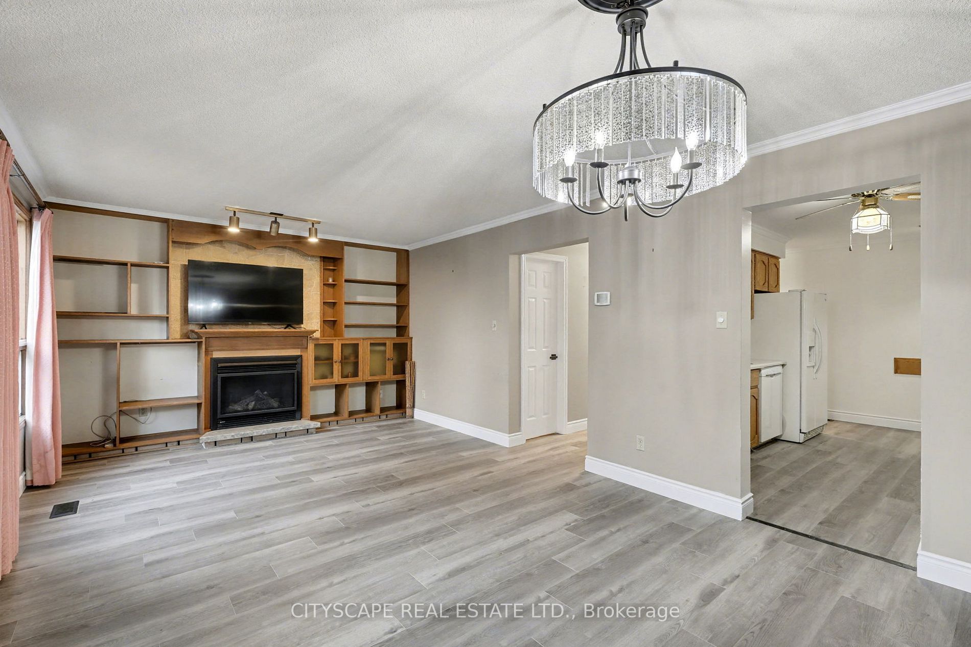 FOR LEASE / RENT IN WOODSTOCK