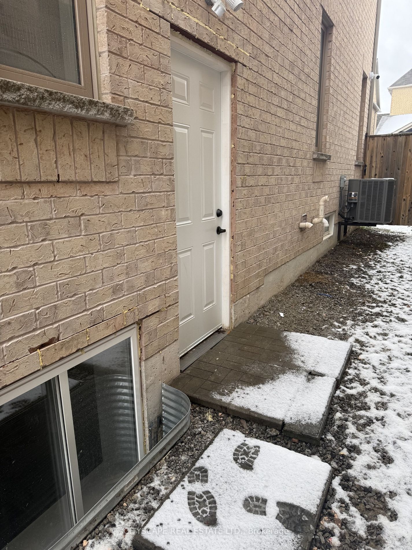 FOR LEASE / RENT IN MISSISSAUGA