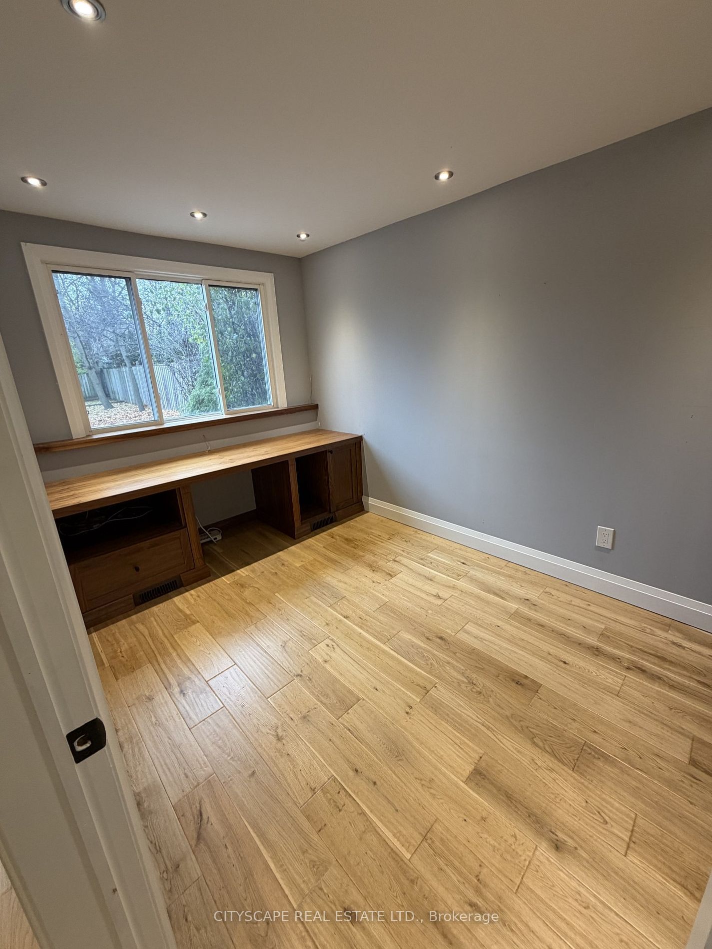 FOR RENT / LEASE IN OAKVILLE